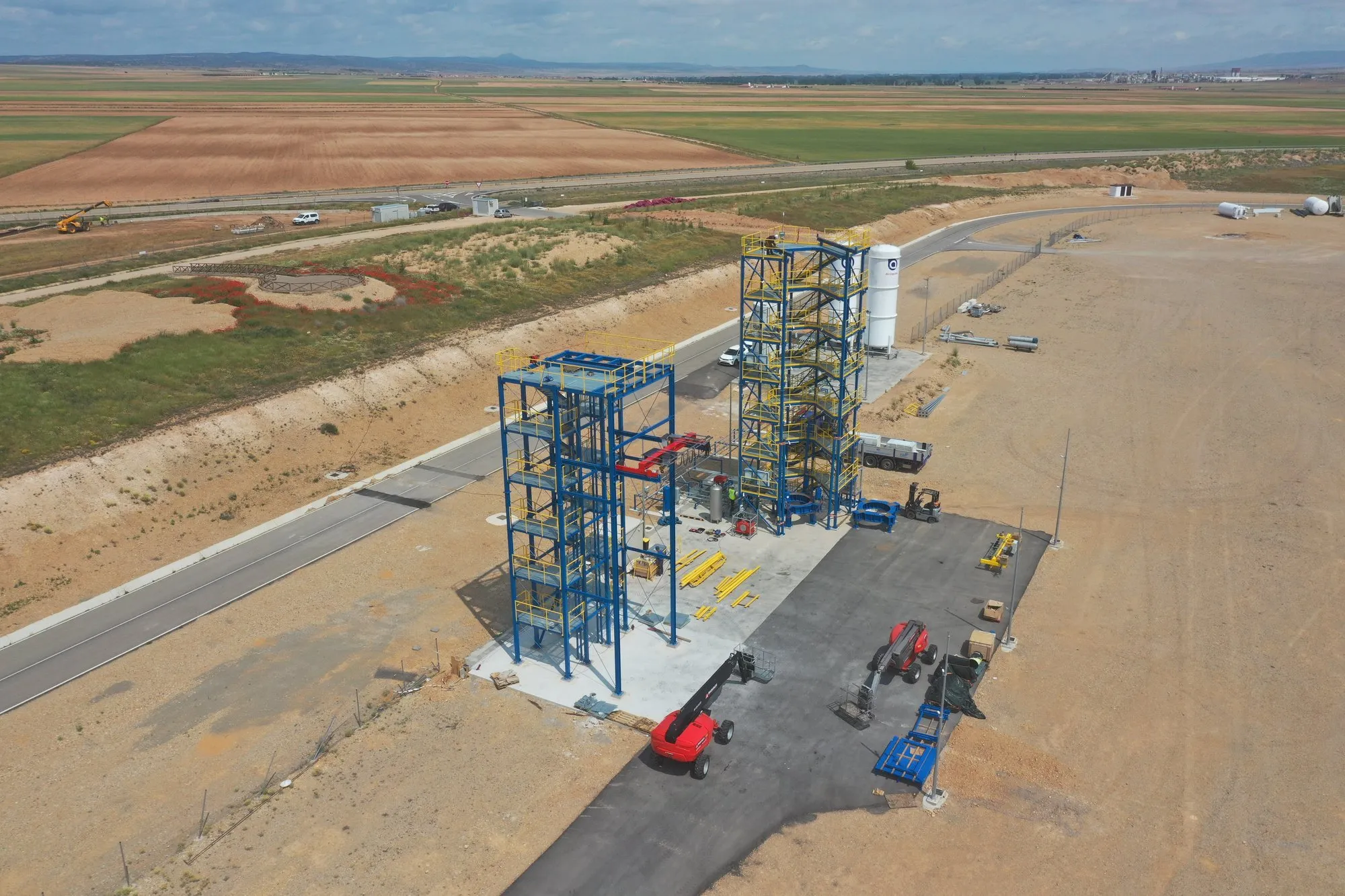 Vista aérea de las torres de ensayo de PLD Space levantadas por EGP en Teruel